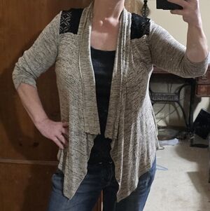 Discreet Women's Gray & Black Open Front Cardigan With Lace On Shoulders & Back